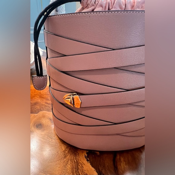 American Bee Bucket Bag in Mauve Pink w Gold Buckles NWT - Picture 14 of 17